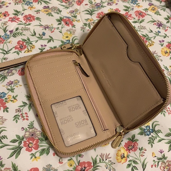 Michael Kors Wristlet Wallet Phone Holder - Picture 7 of 7